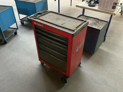Overview picture of tool trolley